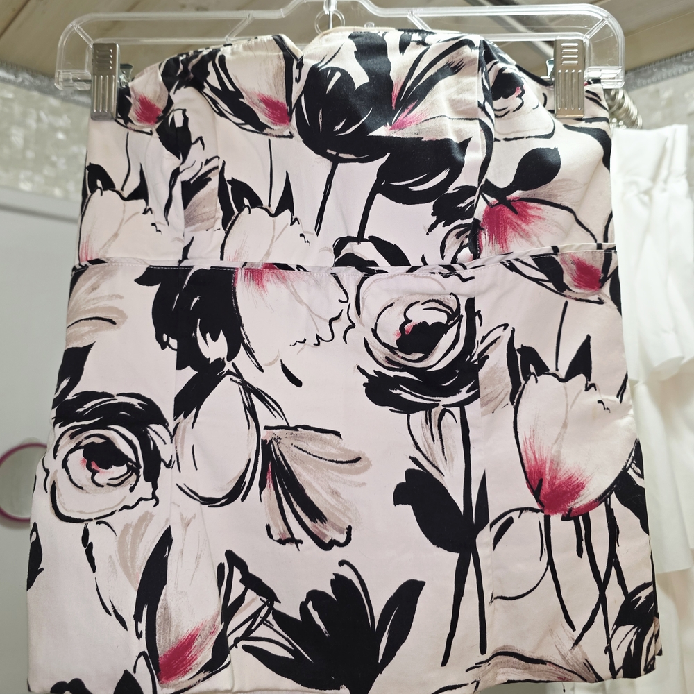 White House Black Market Floral Bustier - Black and Pink. Size 2, in GUC.
